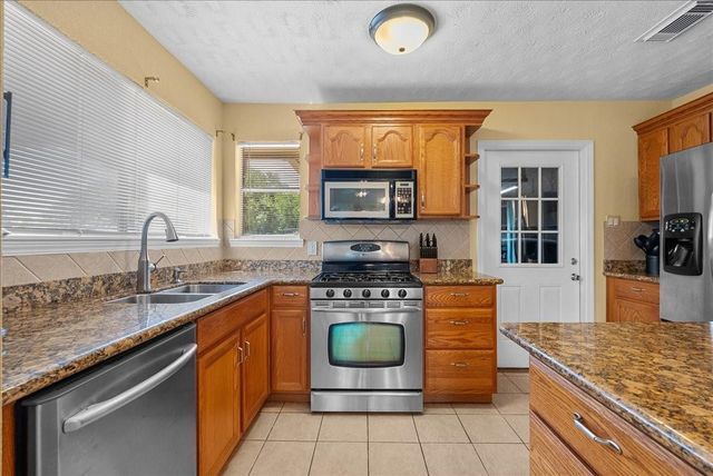 223 E Forest Avenue, Shoreacres, TX 77571