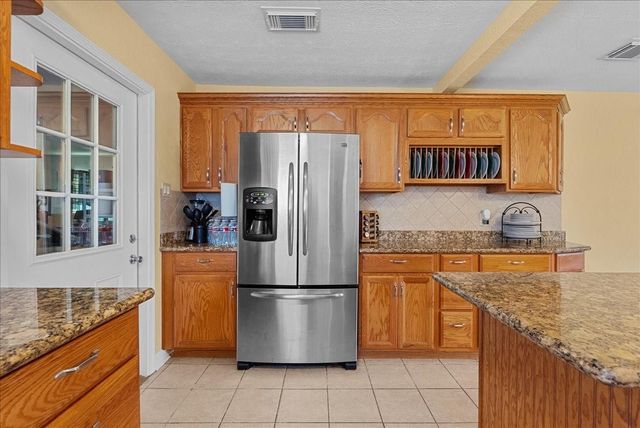 223 E Forest Avenue, Shoreacres, TX 77571