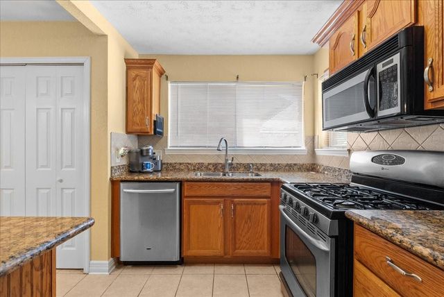 223 E Forest Avenue, Shoreacres, TX 77571