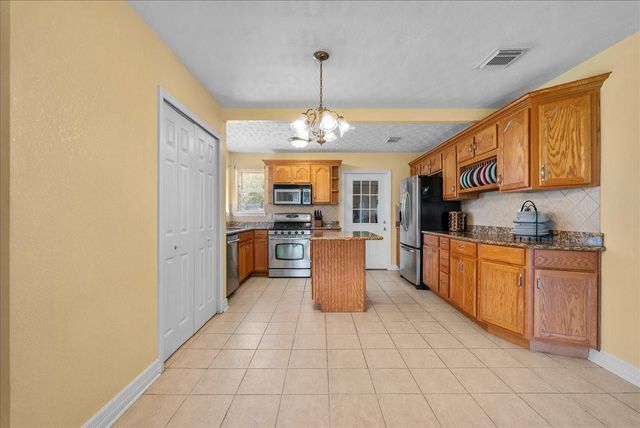 223 E Forest Avenue, Shoreacres, TX 77571