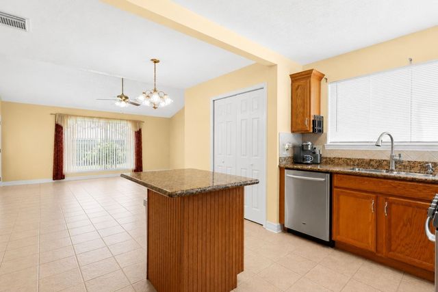 223 E Forest Avenue, Shoreacres, TX 77571