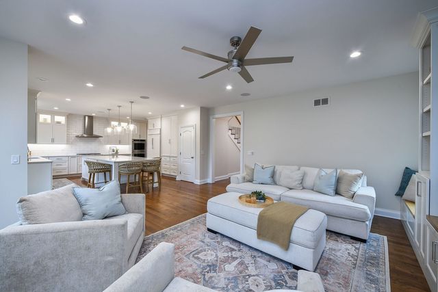 830 N Sleight Street, Naperville, IL 60563
