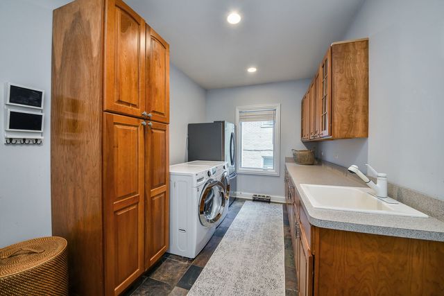 830 N Sleight Street, Naperville, IL 60563