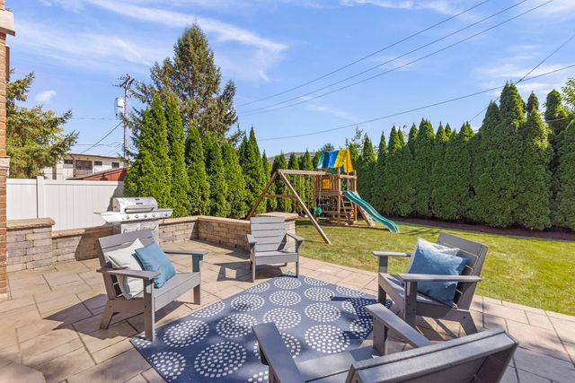 830 N Sleight Street, Naperville, IL 60563