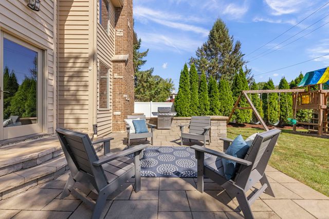 830 N Sleight Street, Naperville, IL 60563