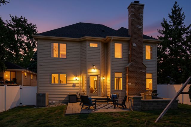 830 N Sleight Street, Naperville, IL 60563