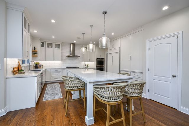 830 N Sleight Street, Naperville, IL 60563