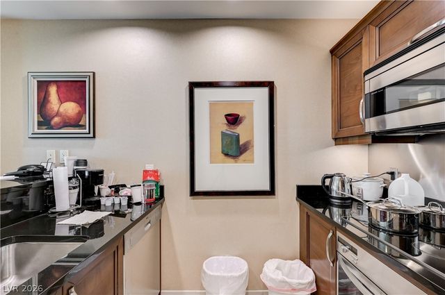 135 HARMON Avenue 702, Las Vegas, NV 89109