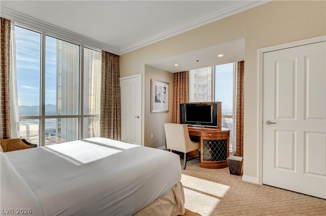 135 HARMON Avenue 702, Las Vegas, NV 89109