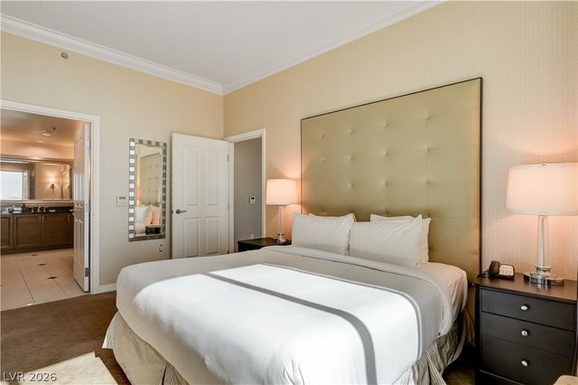 135 HARMON Avenue 702, Las Vegas, NV 89109