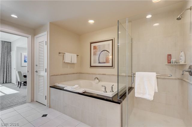 135 HARMON Avenue 702, Las Vegas, NV 89109