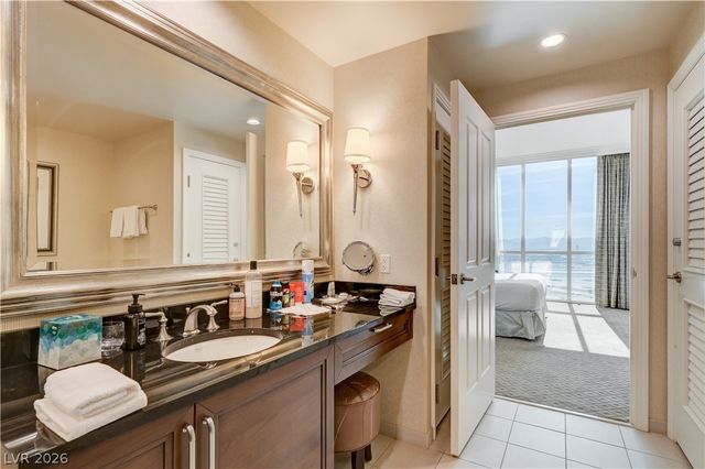 135 HARMON Avenue 702, Las Vegas, NV 89109