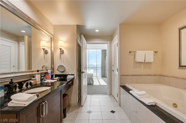 135 HARMON Avenue 702, Las Vegas, NV 89109