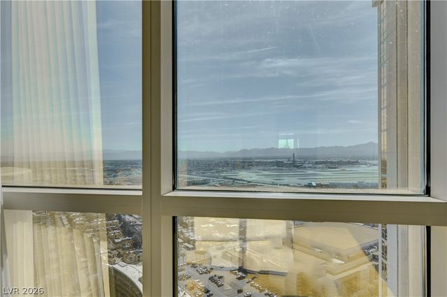 135 HARMON Avenue 702, Las Vegas, NV 89109