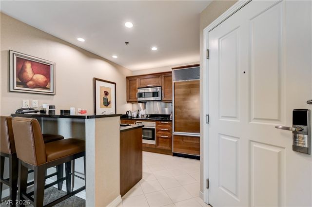 135 HARMON Avenue 702, Las Vegas, NV 89109