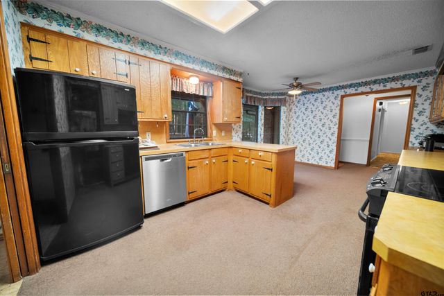 15236 Hillview Rd, Tyler, TX 75703