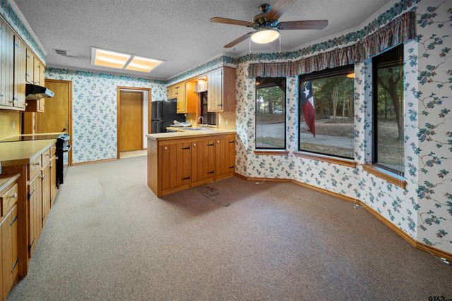 15236 Hillview Rd, Tyler, TX 75703