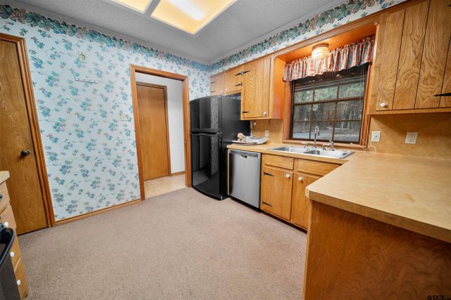 15236 Hillview Rd, Tyler, TX 75703
