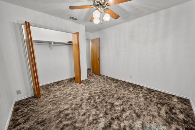 15236 Hillview Rd, Tyler, TX 75703