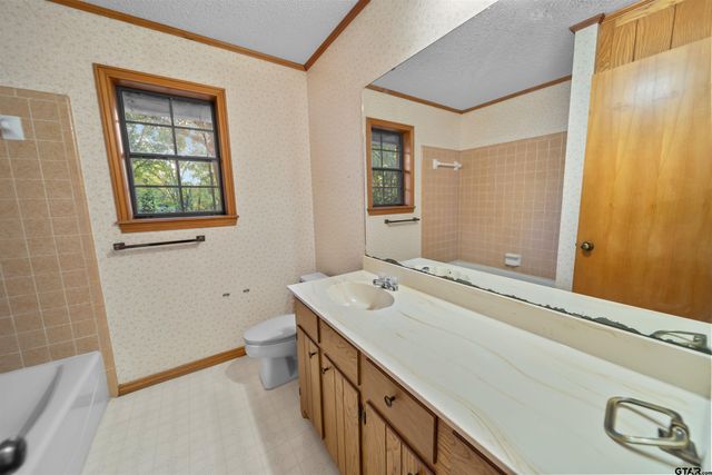15236 Hillview Rd, Tyler, TX 75703