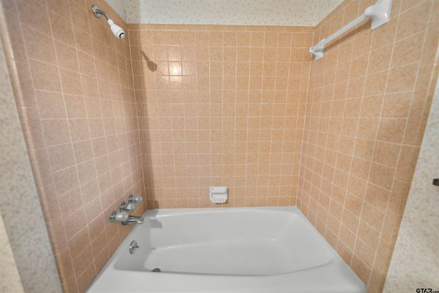 15236 Hillview Rd, Tyler, TX 75703
