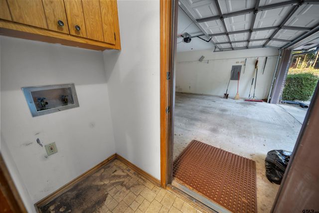 15236 Hillview Rd, Tyler, TX 75703