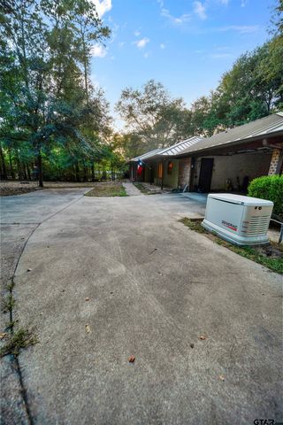 15236 Hillview Rd, Tyler, TX 75703