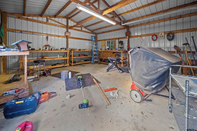 15236 Hillview Rd, Tyler, TX 75703