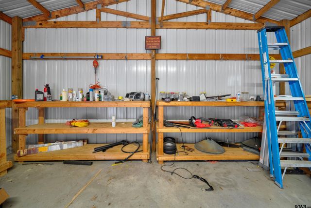15236 Hillview Rd, Tyler, TX 75703