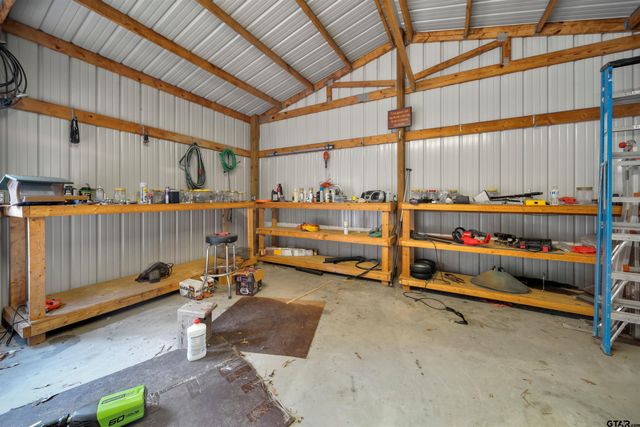 15236 Hillview Rd, Tyler, TX 75703