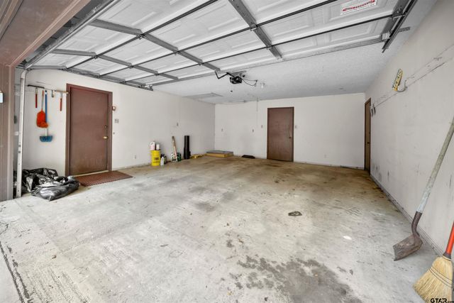 15236 Hillview Rd, Tyler, TX 75703