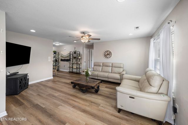 8033 Cambridge Reserve Drive, Knoxville, TN 37924