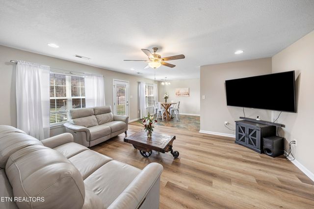 8033 Cambridge Reserve Drive, Knoxville, TN 37924