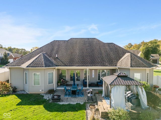 2812 Sunflower Court, Columbus, IN 47201