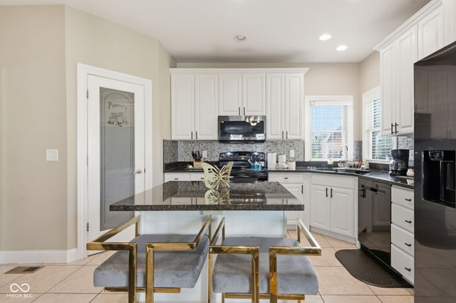 2812 Sunflower Court, Columbus, IN 47201