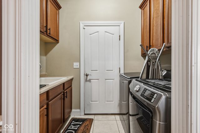 2812 Sunflower Court, Columbus, IN 47201