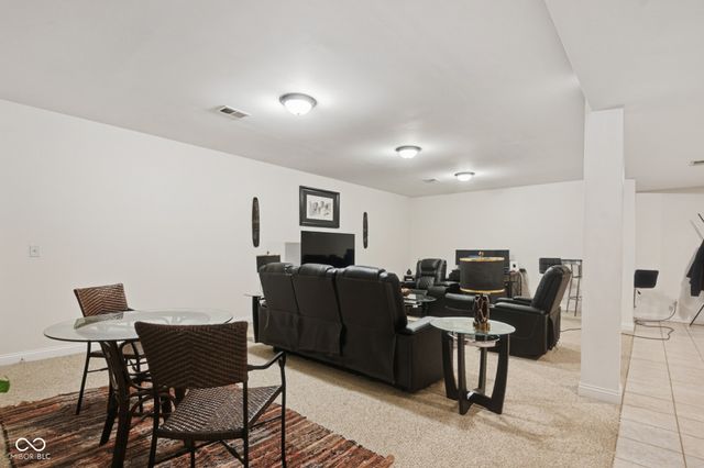 2812 Sunflower Court, Columbus, IN 47201