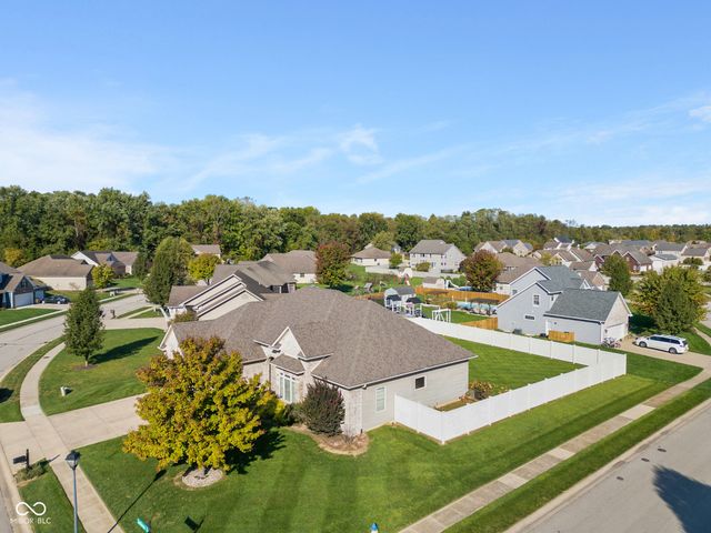 2812 Sunflower Court, Columbus, IN 47201