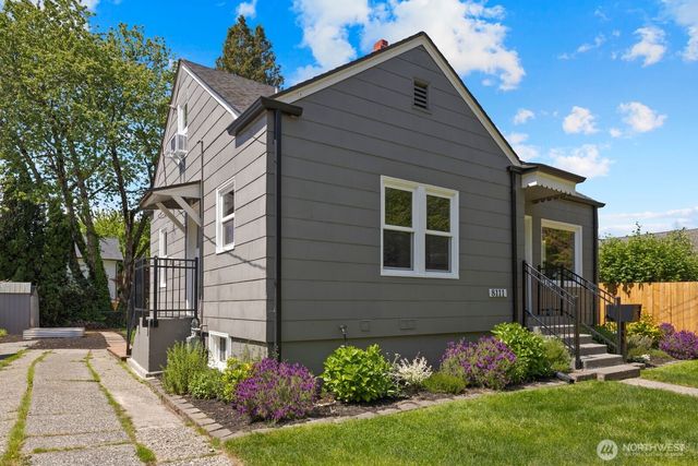 8111 10th Avenue S, Seattle, WA 98108