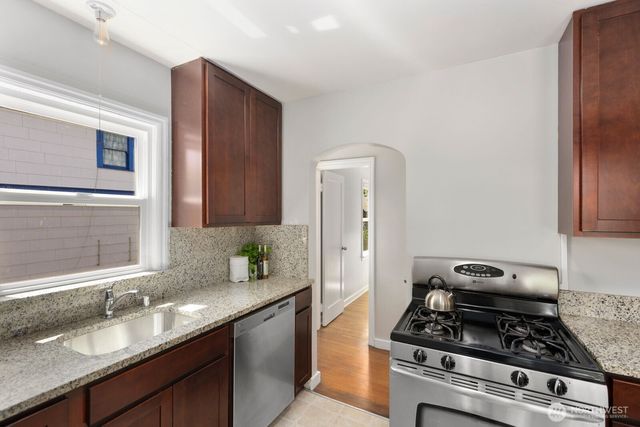 8111 10th Avenue S, Seattle, WA 98108