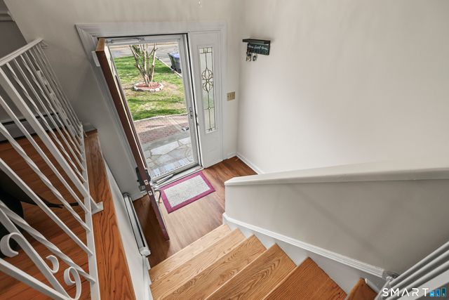 40 Winthrop Place, Monroe, CT 06468