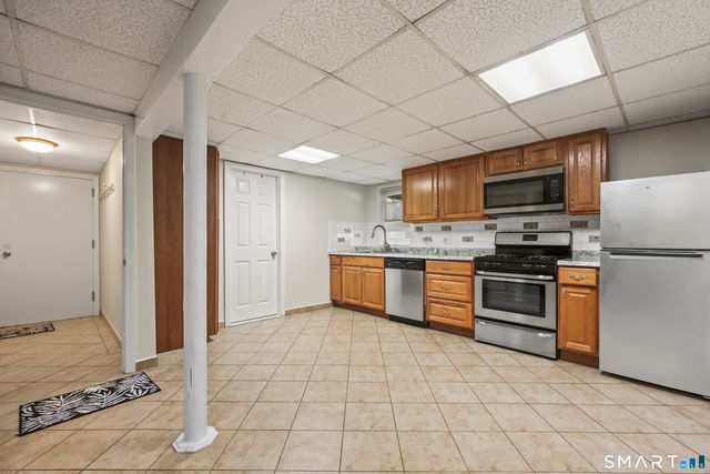 40 Winthrop Place, Monroe, CT 06468