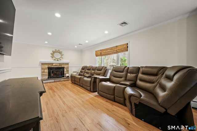 40 Winthrop Place, Monroe, CT 06468