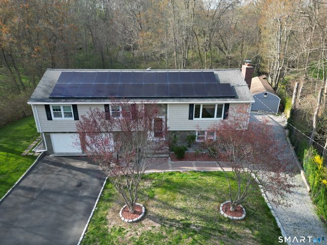 40 Winthrop Place, Monroe, CT 06468