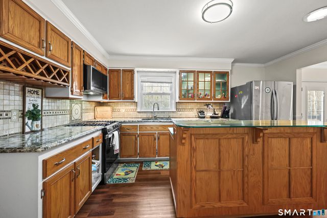 40 Winthrop Place, Monroe, CT 06468