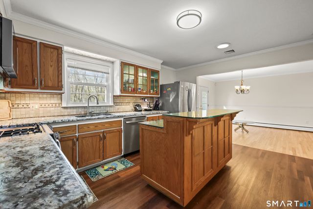 40 Winthrop Place, Monroe, CT 06468