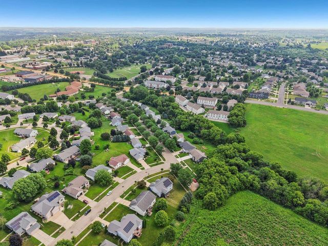 501 Glacier Trail, Mount Horeb, WI 53572