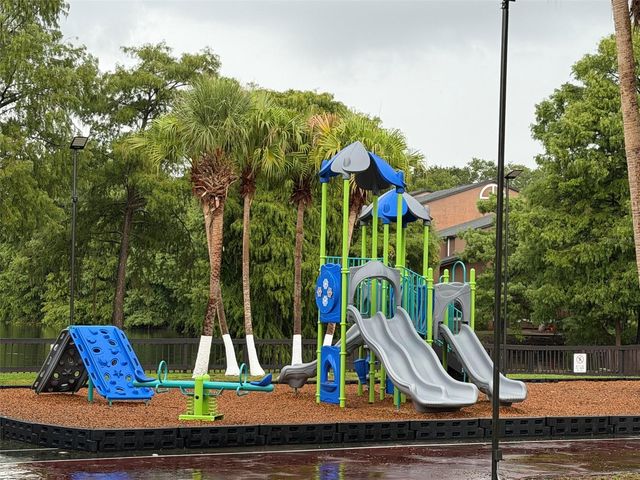 4658 COMMANDER DRIVE 813, Orlando, FL 32822