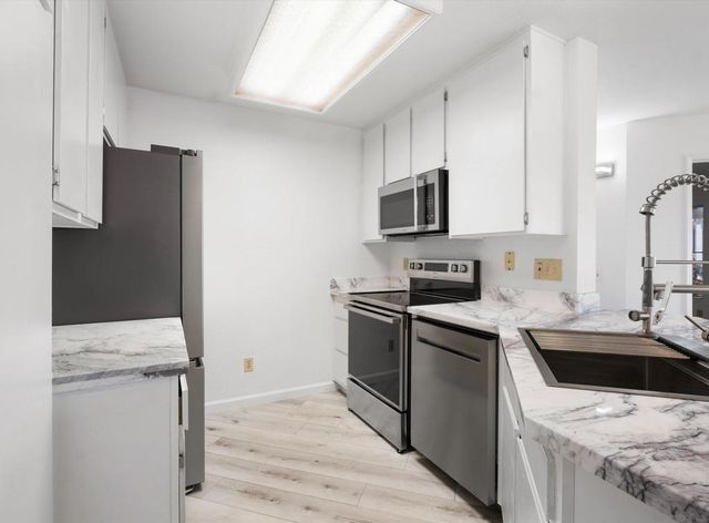 7087 Camino Degrazia 141, San Diego, CA 92111