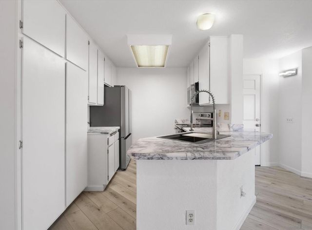 7087 Camino Degrazia 141, San Diego, CA 92111